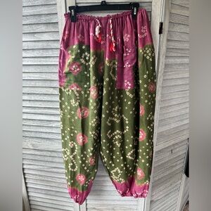 Kantha Bae Sari Joggers, fully reversible, pockets on both sides